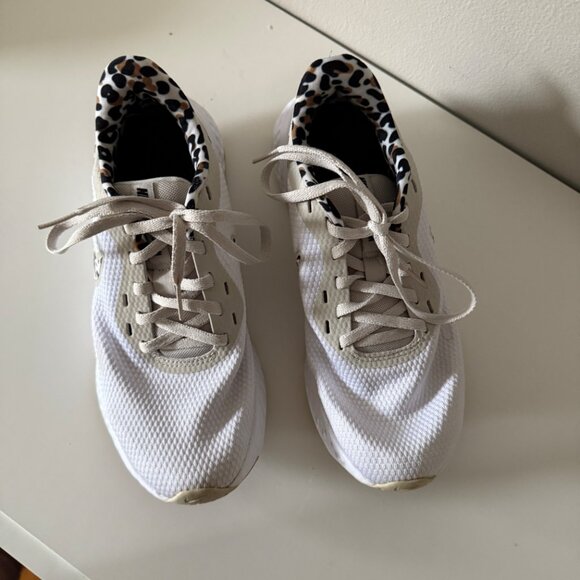 Nike Revolution 5 Leopard Womens Sneakers Size 7 DA3083-110 - Picture 4 of 10